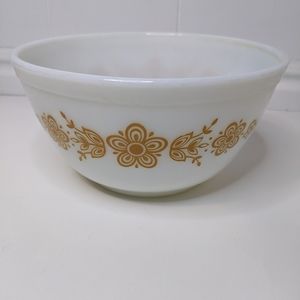 Pyrex 402 Butterfly Gold 1.5 Qt Mixing Bowl